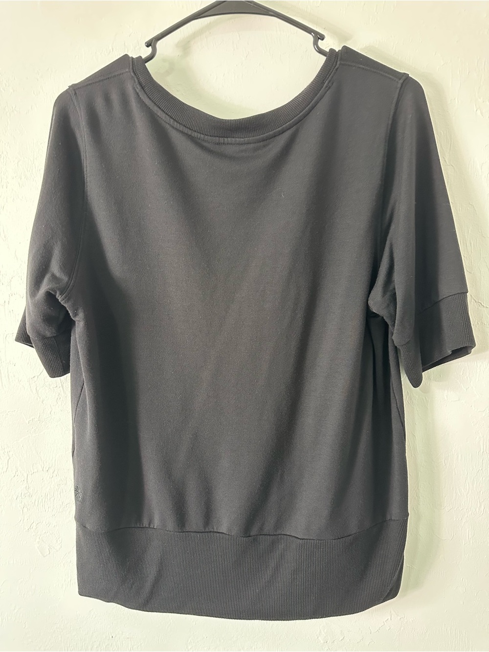 Athleta Black V-Neck Short Sleeve Tee - Picture 6 of 10